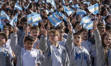 Miles de escolares de todo el país protagonizaron las promesas de lealtad a la Bandera