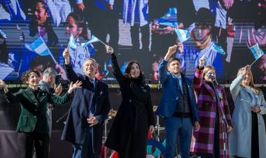 En Rosario: más de 10 mil estudiantes y ciudadanos de todo el país prometieron lealtad a la bandera