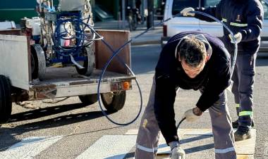 Santo Tomé moderniza su señalización vial con nueva maquinaria especializada