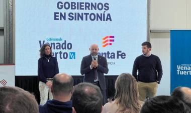 Puccini: “Exportando por nuestros puertos y aeropuertos, las empresas van a ganar competitividad, tiempo y baja de costos"