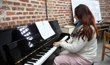 El Liceo Municipal presenta su oferta académica en la Expocarreras 2025