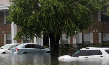 La devastadora tragedia en un campamento de verano: 13 muertos y una desesperada búsqueda de 20 nenes