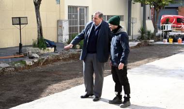 Obras en espacios públicos: Poletti supervisó avances en plazas y calles