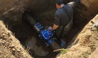 Mantenimiento y colocación de válvulas esclusas en el tanque General Paz