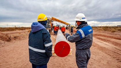Petroleras cierran un crédito por USD 2.000 millones para financiar un mega oleoducto en Vaca Muerta