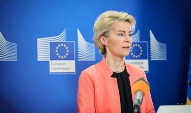 Von der Leyen de la UE supera la moción de censura
