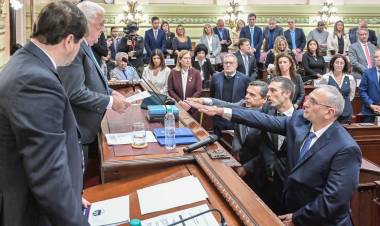 Alcides Calvo juró como convencional constituyente 