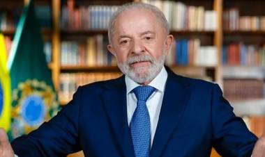 Lula anunció que buscará la reelección para evitar el retorno de "una banda de lunáticos"