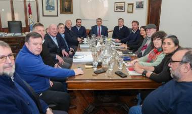 Provincia ofreció a los estatales un aumento semestral del 7 %, con piso mínimo garantizado de 40 mil pesos en los primeros meses