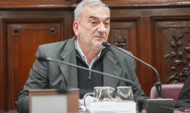 Alcides Calvo: Estamos debatiendo tems trascendentes para los santafesinos como la seguridad y los servicios públicos"