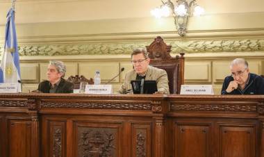 La Comisión de Poder Legislativo y Poder Ejecutivo analizó artículos competentes a la Legislatura