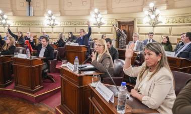 La Comisión de Poder Legislativo y Ejecutivo emitió sus primeros dictámenes