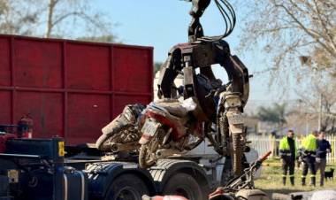 La Municipalidad de Santo Tomé avanza con la compactación de vehículos retenidos