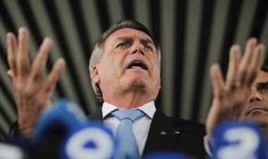 Ordenan vigilancia presencial para Bolsonaro antes del juicio por intento de golpe