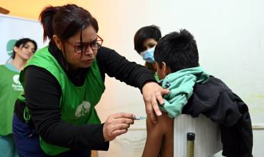 #ModoVacuna: comenzó una inédita campaña de vacunación en las escuelas de la ciudad