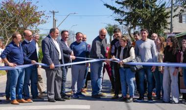 Pullaro inauguró la pavimentación de calle Larrea, la primera de 5 obras del Acuerdo Capital