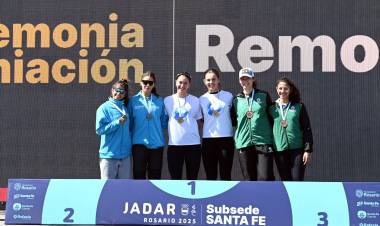 Poletti encabezó la primera ceremonia de premiación de los Jadar 2025 en Santa Fe