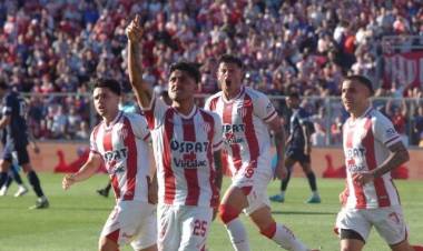 Unión empató como local y mantuvo la punta de su zona