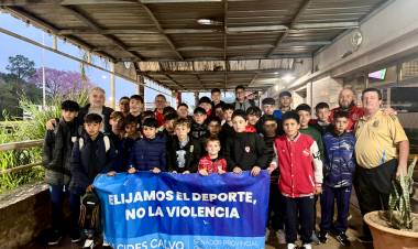 Viaje de chicos de la Liga Rafaelina a Santa Fe y Paraná, promocionado por el senador Calvo