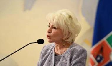 Isabel Allende recibió la Medalla Rectoral de la Universidad de Chile por su contribución a la literatura