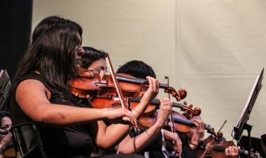 Se otorgaron más de 50 instrumentos nuevos a la orquesta juvenil de Somos Música