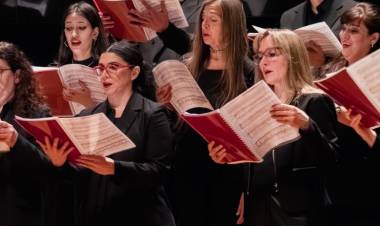 El Coro Polifónico Nacional presenta “Canciones, ópera de inspiración gitana” en el Teatro Municipal