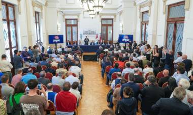 “Hoy nos unimos para hacer historia en el deporte”: Pullaro presentó la franquicia del Litoral que jugará el Súper Rugby Américas 2026
