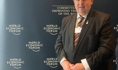 Poletti continúa su misión internacional en París en busca de financiamiento para la Costanera del Salado