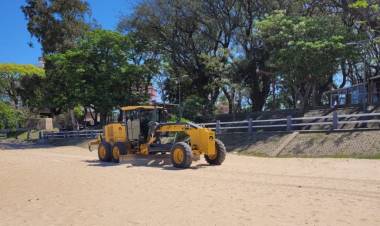 La Municipalidad comenzó a poner a punto las playas y su entorno para el verano