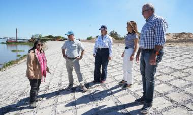  “Estamos haciendo muchas obras hídricas en la Provincia para dar tranquilidad a las familias”