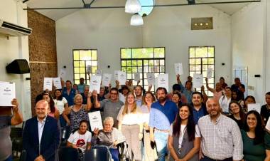 Nuevas escrituras para familias santotomesinas