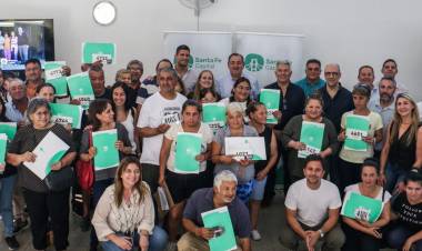 Poletti entregó nuevas escrituras y celebró que más de 6.600 familias ya cuentan con su registro dominial