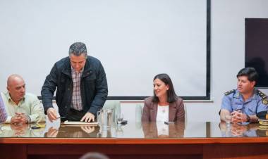 Seguridad: siete empresas ofertaron para dotar de indumentaria deportiva a los cadetes del Isep