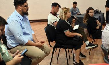 La Municipalidad organizó una reunión con estudiantes y escuelas para garantizar festejos de fin de ciclo seguros y responsables