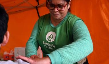 Avanza la vacunación itinerante escolar: más de 860 dosis aplicadas en 16 escuelas de la ciudad