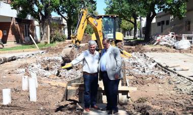 Poletti recorrió los avances de las obras en Roque Sáenz Peña y Crespo