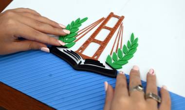 En formato táctil y con audiodescripción: la bandera de la ciudad también tiene su versión accesible