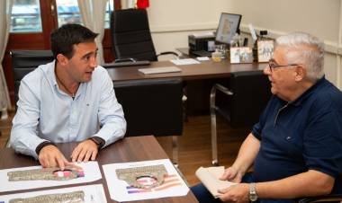 Provincia continúa con la devolución de placas de bronce sustraídas de cementerios