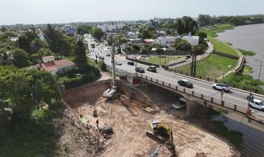 Nuevo Puente Carretero: mientras aguarda la llegada de las primeras vigas, el Gobierno Provincial ya construyó más de la mitad de las pilas