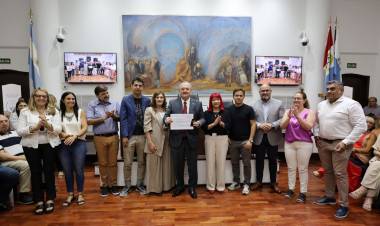 Felipe Michlig recibió del Concejo Municipal de Santa Fe la distinción “Valores Democráticos Raúl R. Alfonsín”