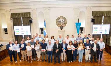 La UNL realizó la segunda Noche Solidaria para Navidad