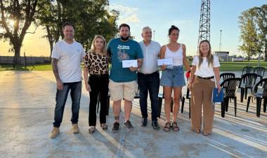 Calvo acompaña a instituciones educativas,  deportivas y seguridad de María Juana