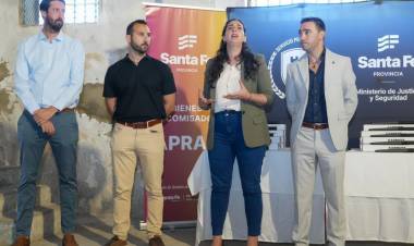 Provincia entregó al Servicio Penitenciario nuevas paletas detectoras de metales