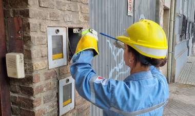 Operativos antienganchados a la luz: el gobierno recuperó cifras millonarias y cortó miles de conexiones clandestinas