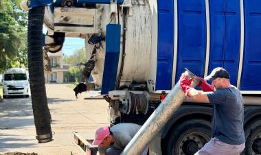 La Municipalidad realizó una reparación en la red troncal de cloacas sobre calle Buenos Aires