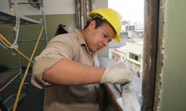 Pullaro: “Haber ordenado las cuentas del Estado y alcanzar el equilibrio fiscal, nos permite hoy invertir en infraestructura educativa”