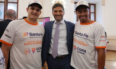 Pullaro presentó a los nadadores de la Santa Fe - Coronda: “El deporte nos distingue como provincia”