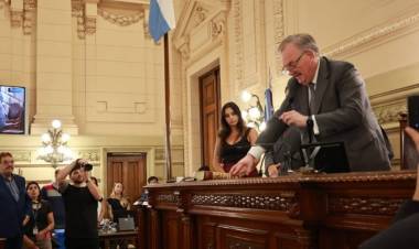 En el marco de la nueva Constitución Provincial Felipe Michlig fue reelecto como Presidente Provisional del Senado