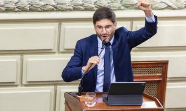 Pullaro: “Desde el orden recuperado, la autoridad democrática sin titubeos y el método de gestión, Santa Fe hoy construye su destino y envía un mensaje a la Argentina”