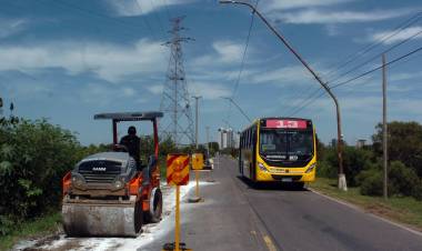 El Municipio intensifica el bacheo en Alto Verde: intervienen 24 baches en el acceso principal